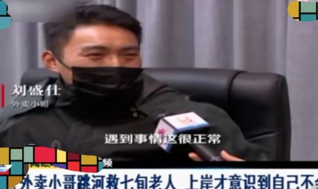  草根足球达人走红，平民英雄感动全网  