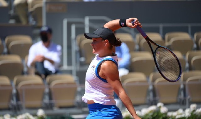  斯维亚泰克卫冕成功，罗兰加洛斯再捧金杯