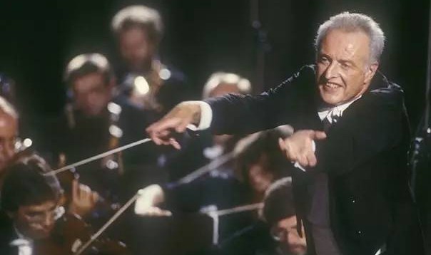  莱巴金娜身高优势尽显统治网前较量