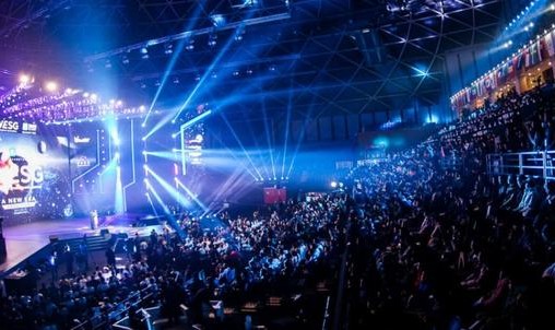 电竞舞台群星璀璨演绎精彩对决