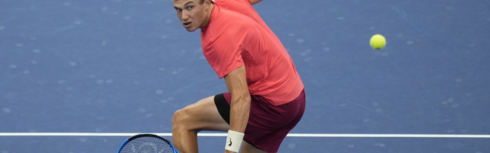  卢布列夫苦战五盘过关，硬地赛季渐入佳境