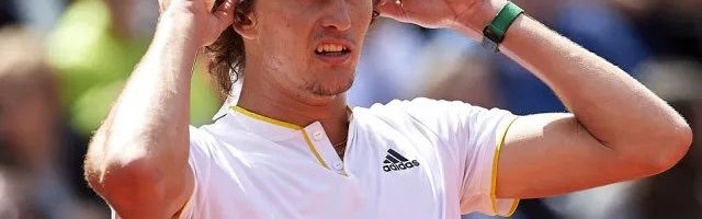  红土之王纳达尔复出首秀，直落三盘轻松晋级次轮  