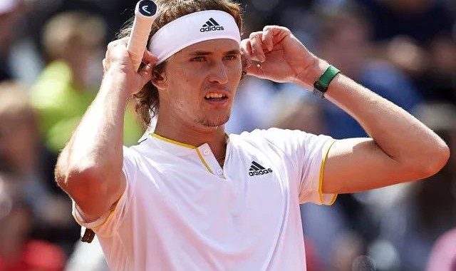  红土之王纳达尔复出首秀，直落三盘轻松晋级次轮  