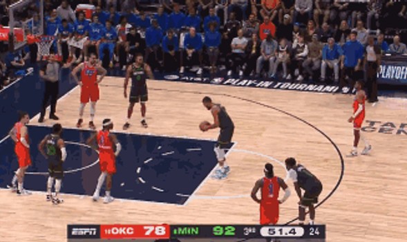  罚球线上稳如泰山锁定比赛胜局