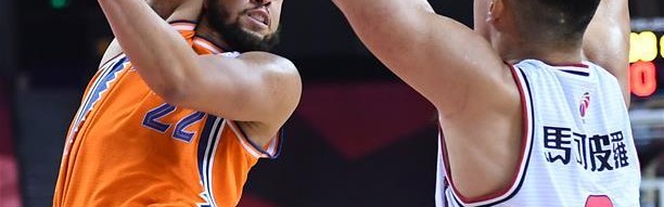  上海久事双外援合璧击败深圳马可波罗