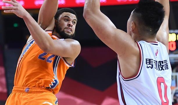  上海久事双外援合璧击败深圳马可波罗