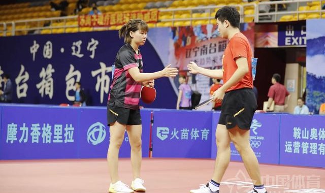  梅总双打默契配合，美网混双决赛勇夺桂冠