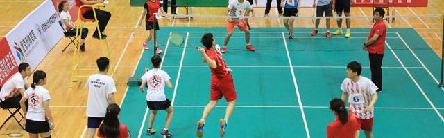  篮球技巧挑战赛，花式运球展现个人风采