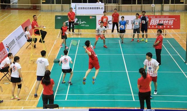  篮球技巧挑战赛，花式运球展现个人风采