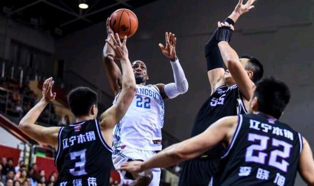  篮板王争夺激烈，内线霸主谁属