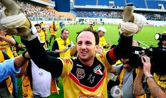  南美洲解放者杯小组赛冷门迭爆黑马球队突围成功