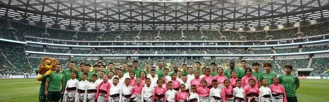  足球公益项目下乡，留守儿童圆梦球场  