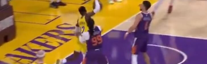  扣篮大赛激情上演，空中飞人争夺桂冠