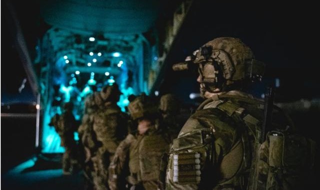  雨战激斗不分胜负，双方握手言和收场