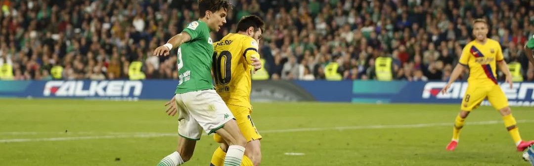  梅西帽子戏法助巴黎逆转取胜，领跑积分榜  