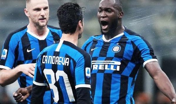  中场核心远射世界波，助球队登顶榜首