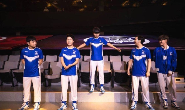  电竞俱乐部重金引援补强阵容