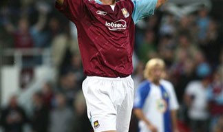  老将宝刀未老，头球攻门技惊四座