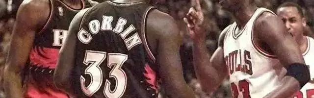  传奇球衣荣耀退役，历史时刻铭刻永恒记忆