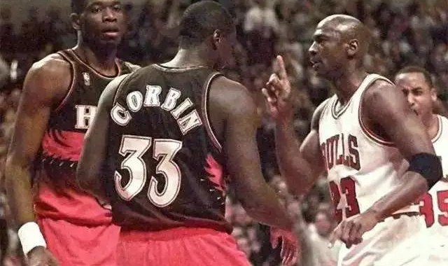  传奇球衣荣耀退役，历史时刻铭刻永恒记忆