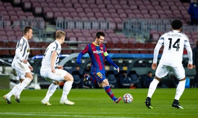  乌拉圭锋霸苏亚雷斯西甲梅开二度