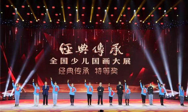  父子同场竞技，传承故事感动全场