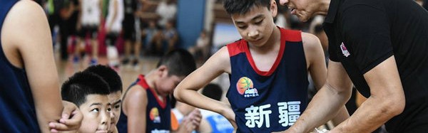  青少年篮球训练营，百名新苗开启特训