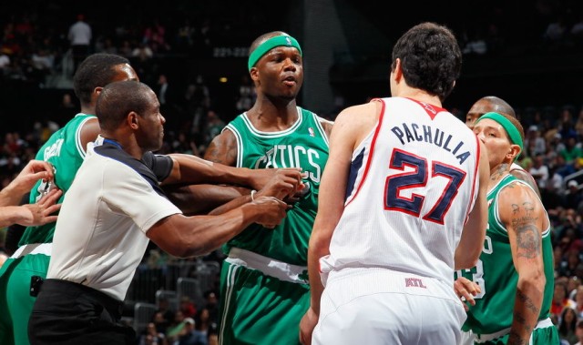  布克末节独得15分，太阳逆转战胜爵士队