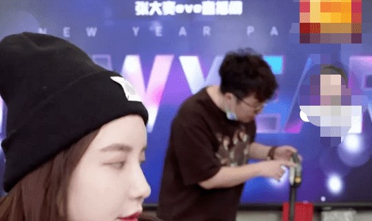  电竞主播人气爆棚带动粉丝经济