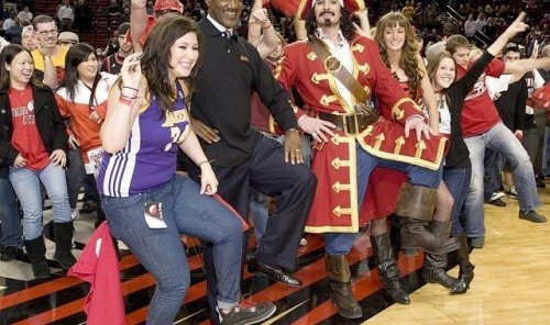  球迷助威声震穹顶，魔鬼主场缔造不败神话