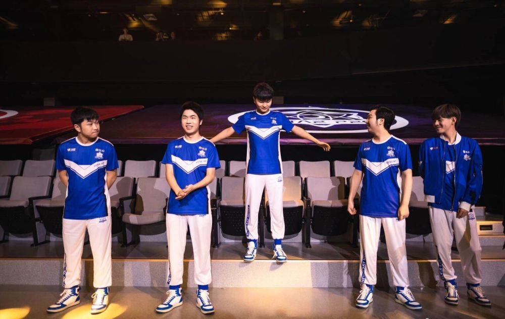  电竞俱乐部重金引援补强阵容