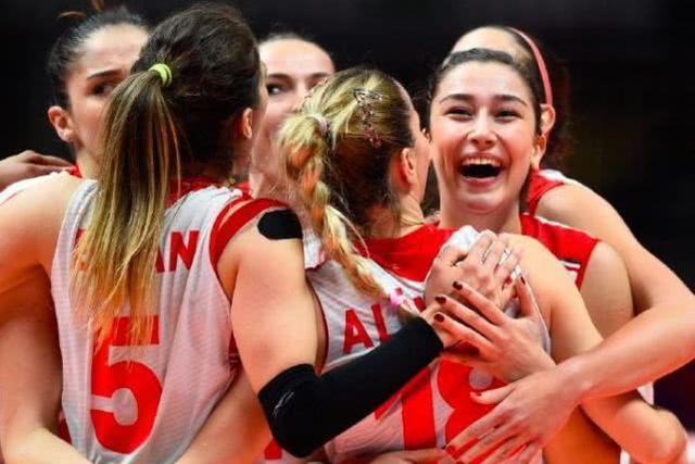  穆古鲁扎状态回暖，马德里大师赛折桂