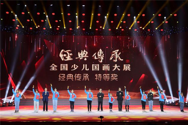  父子同场竞技，传承故事感动全场