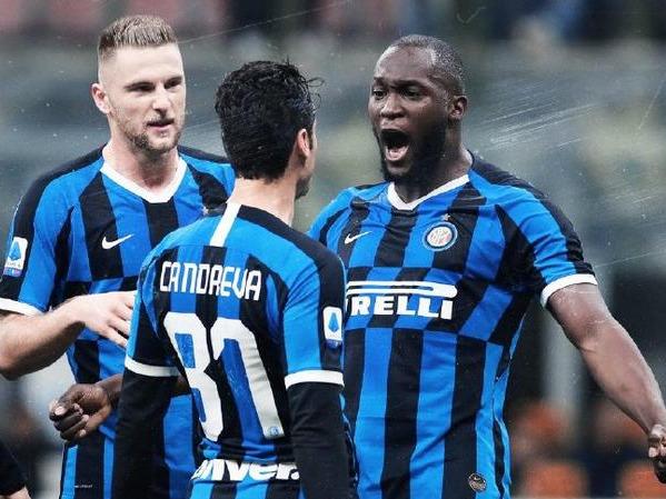  中场核心远射世界波，助球队登顶榜首