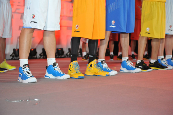  篮球鞋科技革新，新款战靴助力球员弹跳