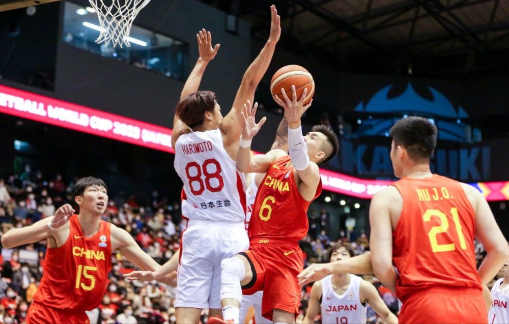  教练临场变阵奇效，替补席成制胜奇兵