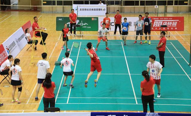  篮球技巧挑战赛，花式运球展现个人风采