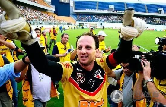  南美洲解放者杯小组赛冷门迭爆黑马球队突围成功