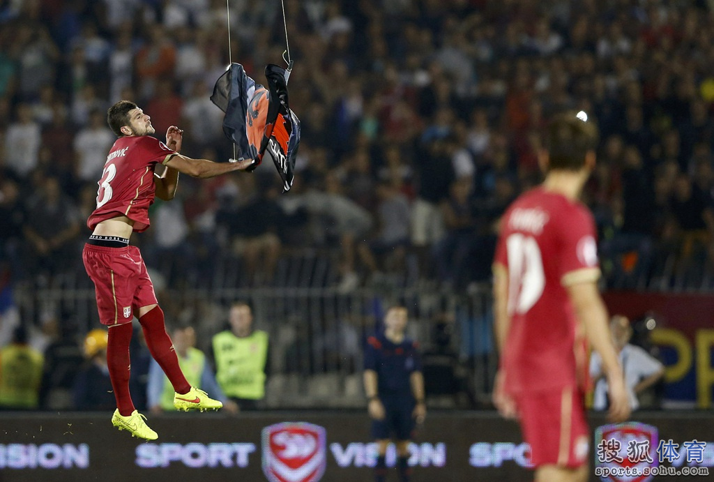  欧洲杯预选赛激战，死亡小组竞争惨烈  